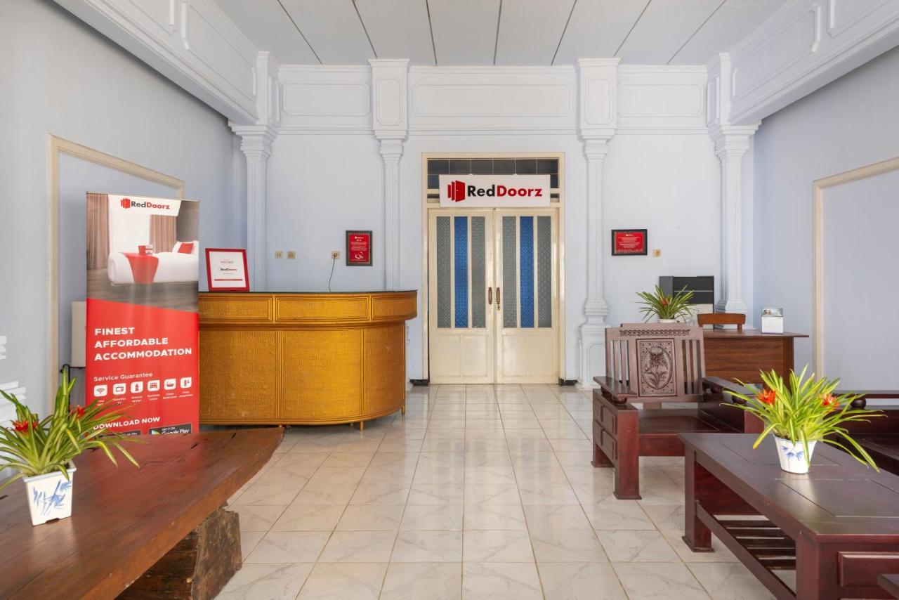 Reddoorz Syariah @ Bondowoso City Center Exterior photo